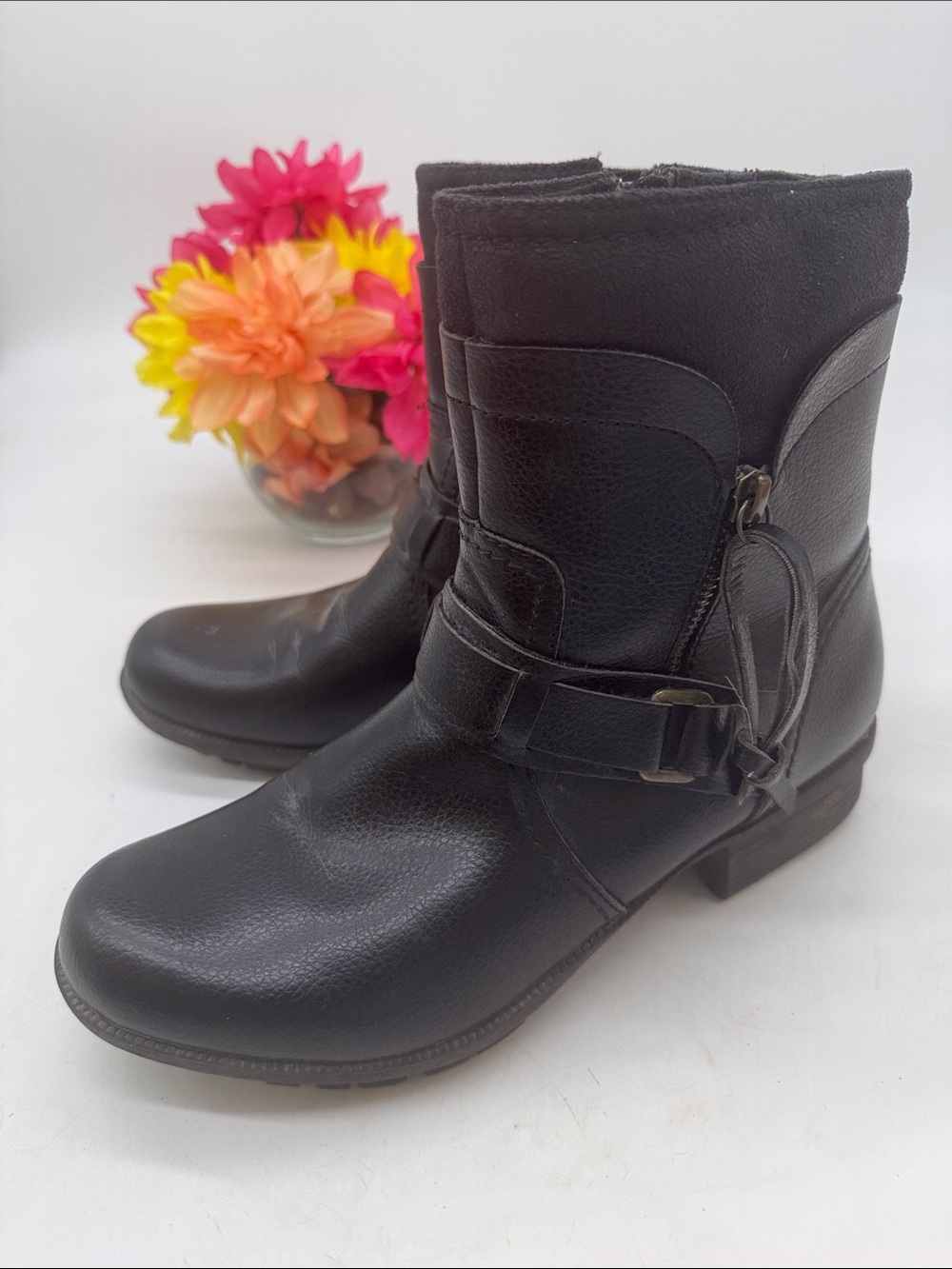 Clarks Black Leather Women's Ankle Boots with Buckle Accent Size 6.5